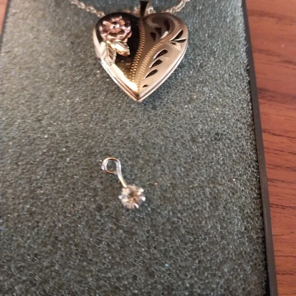 Avon Black Hills Heart Locket - Picture 4 of 4